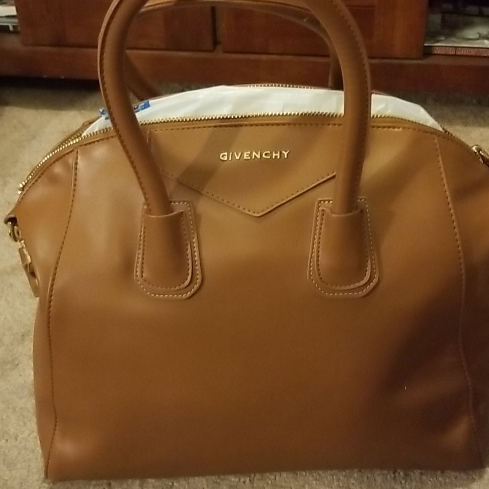 Givenchy Antigona